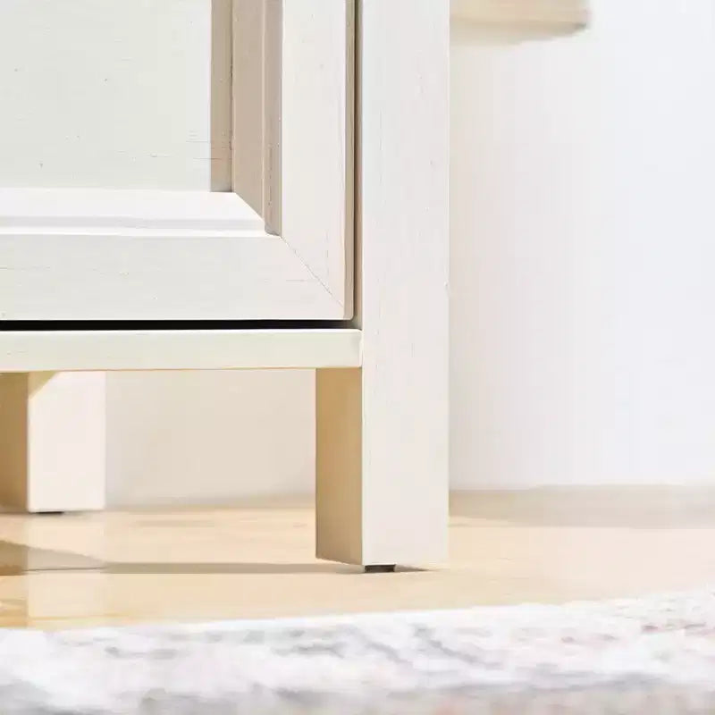 Cassettiera moderna in legno Tsubasa GDFStudio con cassetti e pomelli rotondi in metallo