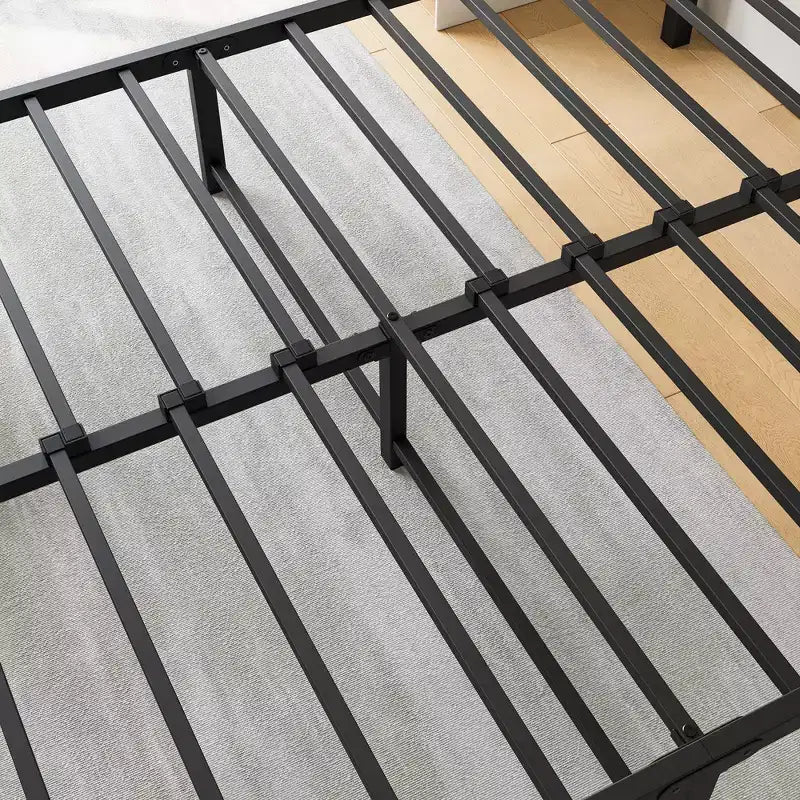 MAYEERTY Struttura Letto a Piattaforma in Metallo Full Size con Robusto Supporto a Doghe e Spazio Contenitore Sotto il Letto per Camera da Letto