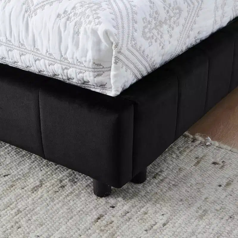 MAYEERTY Letto imbottito trapuntato Queen Size con schienale e braccioli in velluto per camera da letto, nero