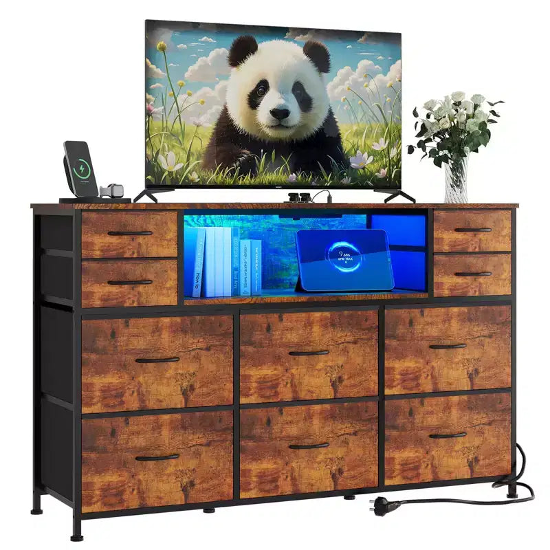 Comò a 10 cassetti in tessuto, mobile TV da centro di intrattenimento con presa di corrente e luce LED per TV da 45-55 pollici, cassettiera con piano in legno per camera da letto